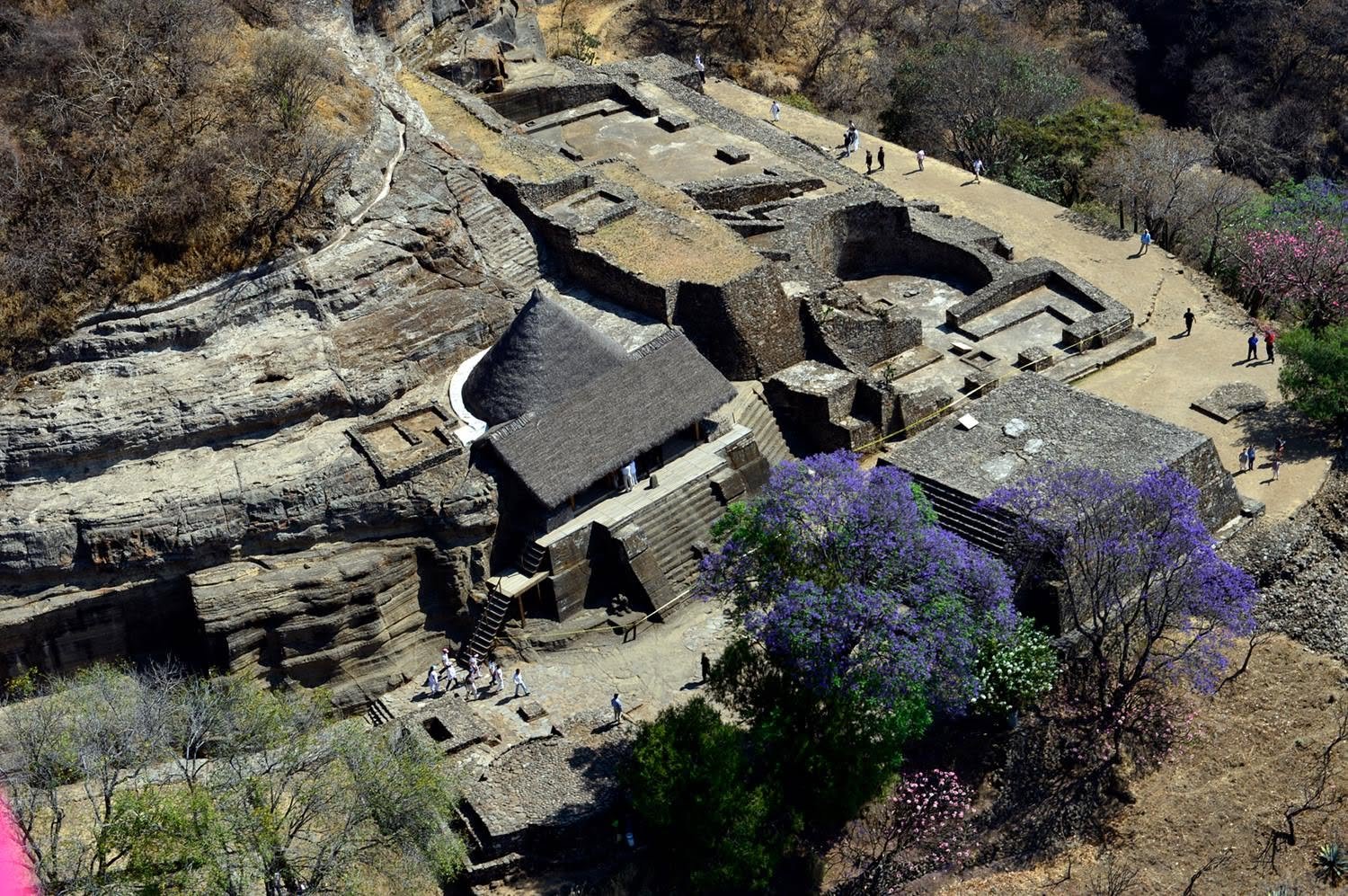 Malinalco recupera su fiesta grande después de ocho años Templo mexica tallado en la roca del cerro en la zona arqueológica de Malinalco, Estado de México